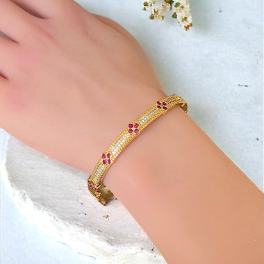 Gilded Clover: Classic Bangle Bracelet